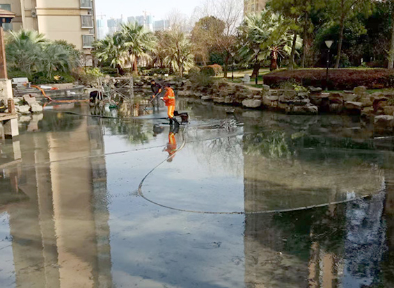 盐田景观池淤泥清理